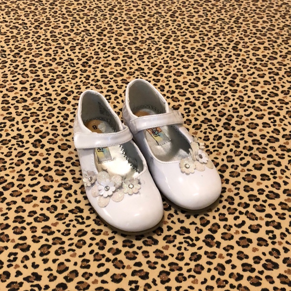 Lil girls white dress shoes